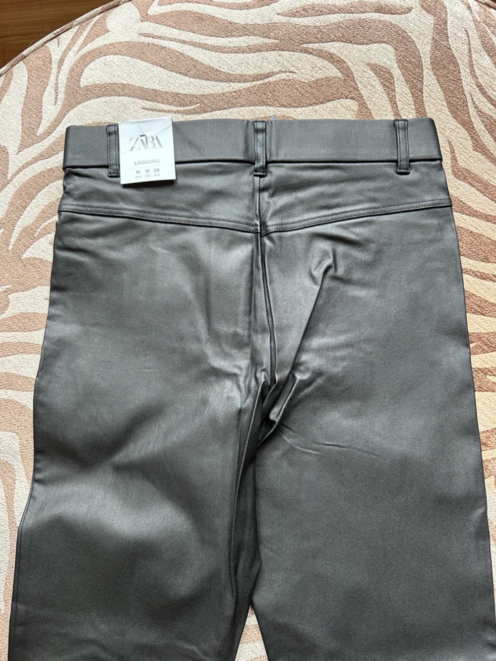 Zara Black Faux Leather Leggings with Front Seam Detail - Picture 6 of 7